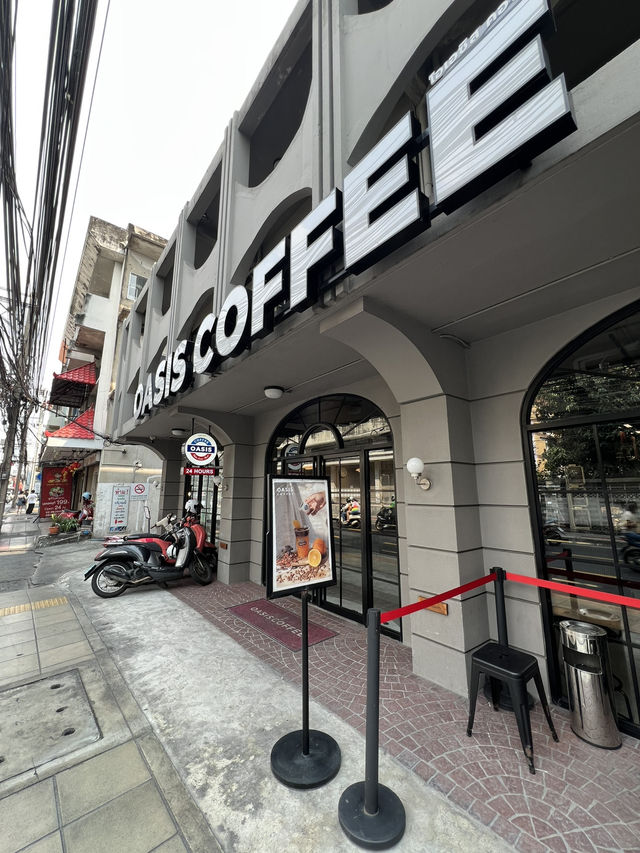 Oasis Coffee คาเฟ่ 24 ชั่วโมง ใกล้รถไฟฟ้า