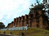 หลาดกำแพงเมืองคอน 
