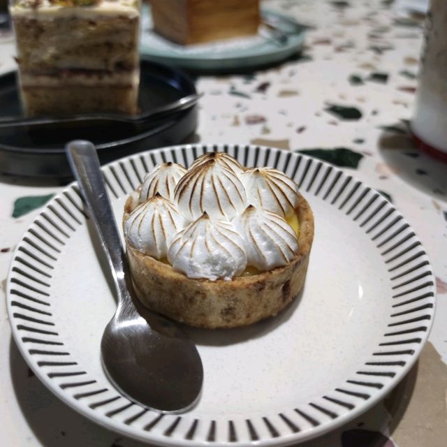 🇲🇾 JOMO Eatery: A Fusion Feast Near Sultan Mahmud Airport