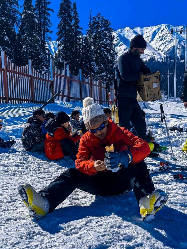 ⛷️ Discover Skiing in Gulmarg – The Ultimate Snow Adventure! ❄️🏔️