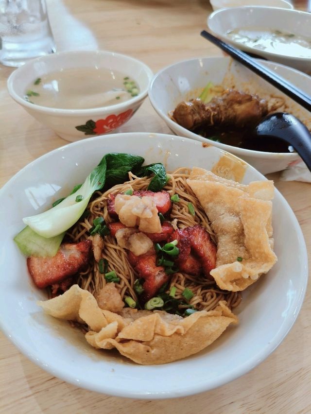 Must TRY food Best Wan tan noodle •√Eco Botanica