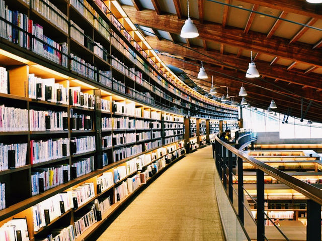 本×カフェ×アート📚📖 武雄のオシャレ図書館でくつろぎ時間☕✨