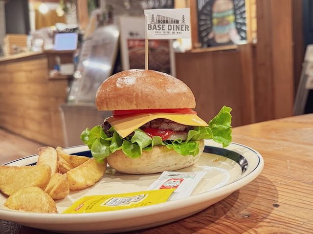 ハンバーガー専門店🤍【BASE DINER(ベースダイナー)】