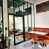 คาเฟ่หลบร้อนที่ Schizzi Cafe นางเลิ้ง