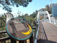 釜山海雲台藍線公園青沙浦站，是絕佳海景跟櫻花觀賞點。
