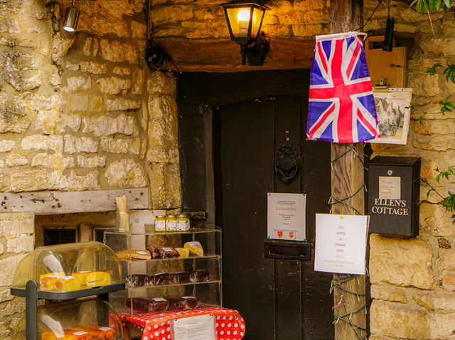 【英国一美しい村とも称される】カースル・クーム（Castle Combe）🏡🌳