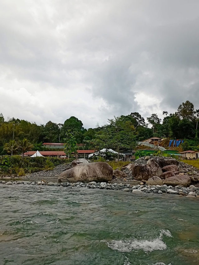 “Under the Shadow of Kinabalu: A Riverside Dream at Polumpung Melangkap”