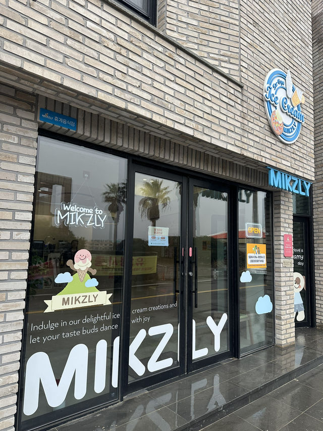 유채꽃과 산방산이 바로 보이는 신상 디저트 맛집 ”미크즐리“