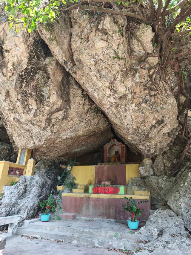 位處半山的百年古代禪院