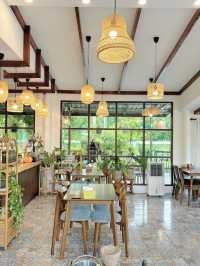หอมนัวร์ ส้มตำ & คาเฟ่ อาหารอีสานสไตล์ฟิวชั่น