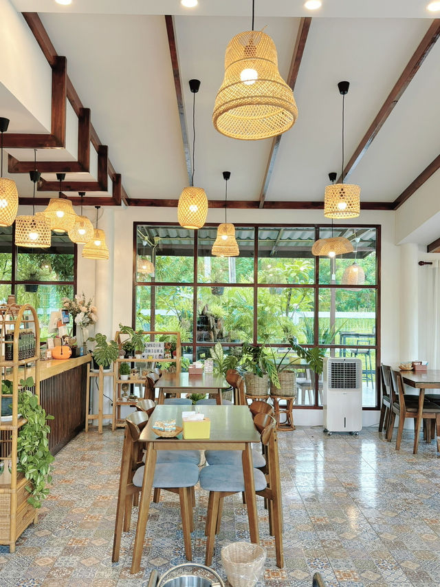 หอมนัวร์ ส้มตำ & คาเฟ่ อาหารอีสานสไตล์ฟิวชั่น
