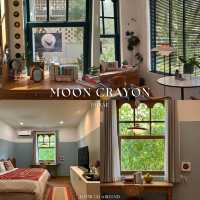 เที่ยวแพร่แวะไป Moon Crayon 🛌📚✨ 