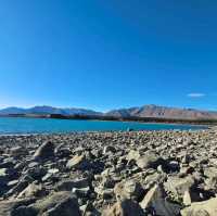 Tranquil Moments by the Lake: A Visit to Tekapo’s Iconic Church and Memorial Dog