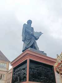 🗿 Statues in Europe – The Legends