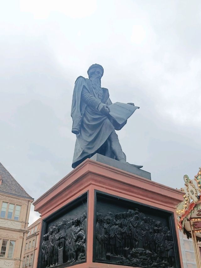 🗿 Statues in Europe – The Legends
