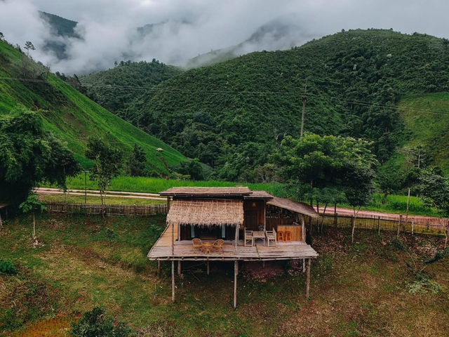 บ้านไม้หลังเล็กวิวภูเขาสีเขียว 🌿