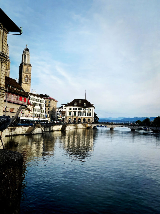 Summer Chic: A Stylish Shopping Day in Zurich