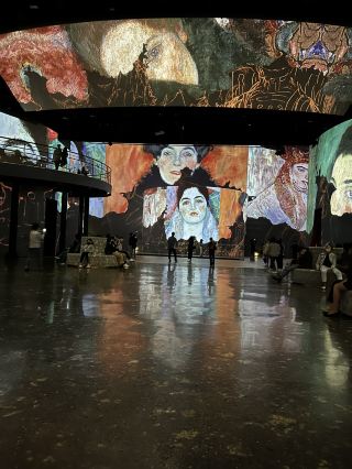 นิทรรศการ Klimt ที่ Walkerhill Light Theater
