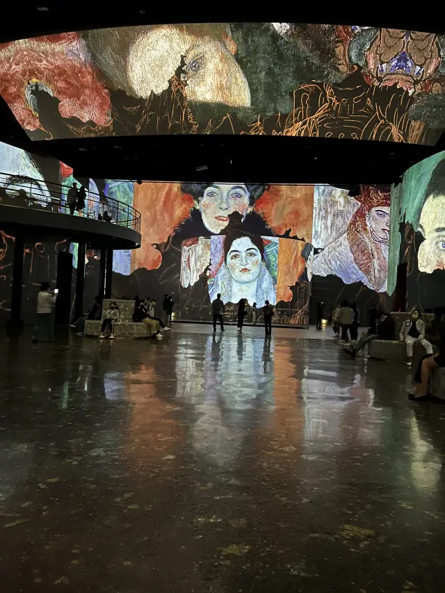 นิทรรศการ Klimt ที่ Walkerhill Light Theater