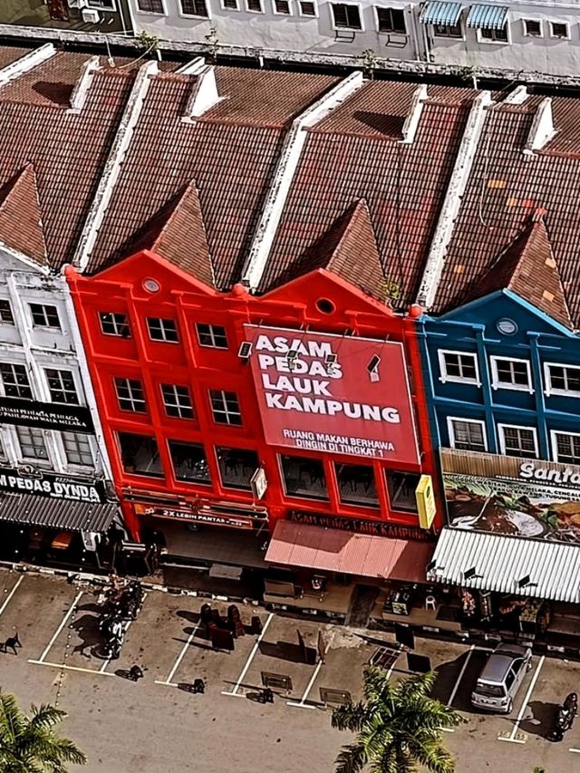🏙️✨ Hatten Hotel Melaka – City Comfort in the Heart of Melaka!