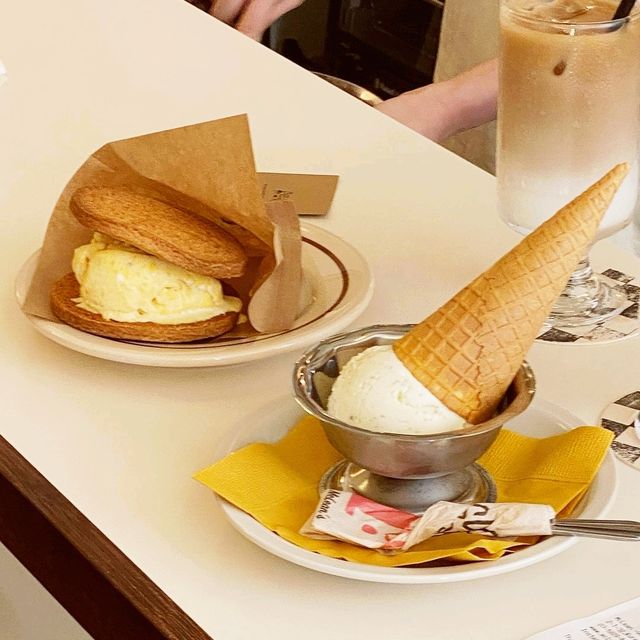 McLean-GOOD OL'PARLOR Cafe