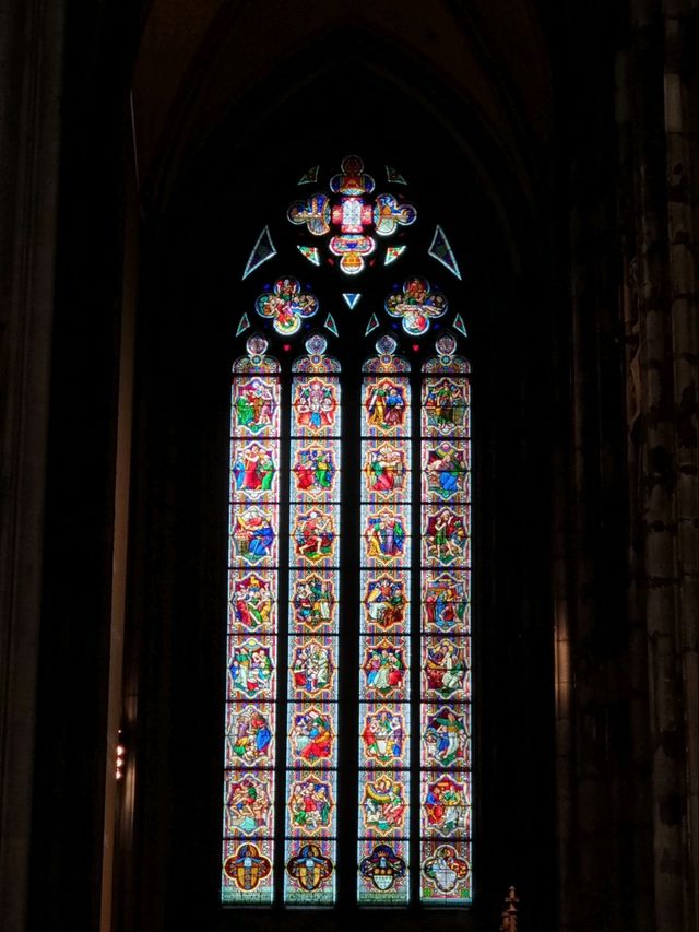 Gothic Grandeur: Cologne Cathedral’s Towering Wow Factor!