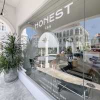 🕰️ Honest Coffee & Service คาเฟ่มินิมอลแสนอบอุ่น