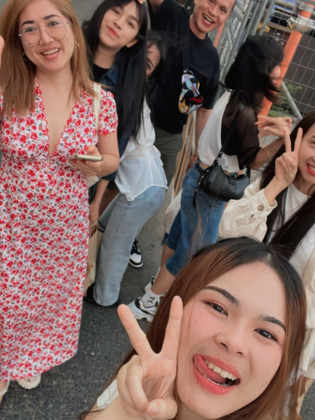 จิบเบากับเพื่อนๆ