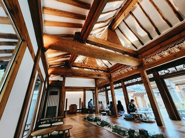 🏯【傳統與咖啡的邂逅】大邱韓屋星巴克：一杯咖啡的文化漫步