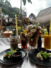 Gemitir Glow, Bali’s Bloom-Fueled Café Escape