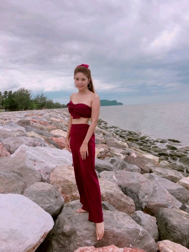 หาดบ้านใหม่ ด้านหลัง เขากะโหลก 