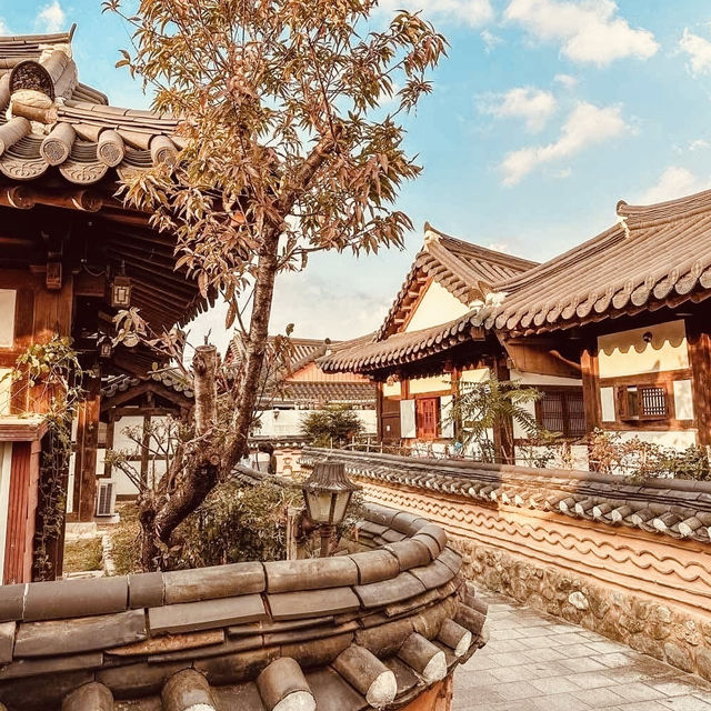 Solo Traveler's Guide to Jeonju Hanok Village: Tradition on a Budget** 🇰🇷🏯