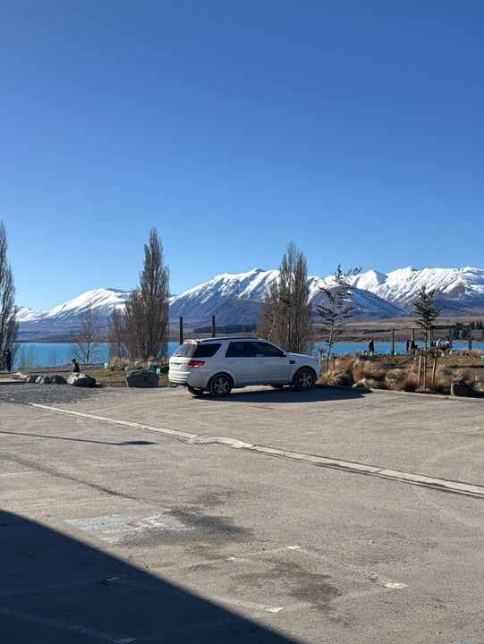 Tekapo - Lake, Dog statue & Church 