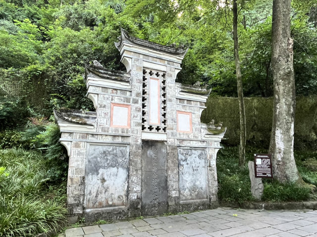 🌿 Escape to Dujiangyan 都江堰 — Where Nature, History & Serenity Meet
