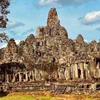🌿 The Smiling Stones: Solo Trip to Bayon Temple, Angkor Thom! 🗿