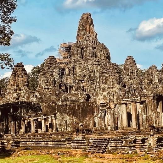 🌿 The Smiling Stones: Solo Trip to Bayon Temple, Angkor Thom! 🗿