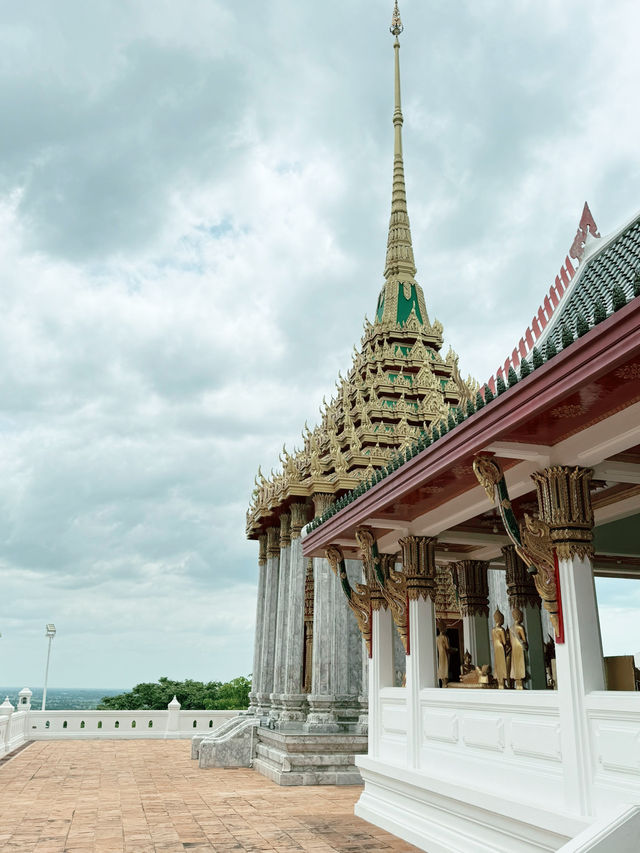 Unseen สุพรรณบุรี ที่วัดเขาดีสลัก 