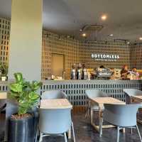 ☁️🍃 Bottomless Cafe – คาเฟ่เงียบๆ ที่เหมือนพักใจ