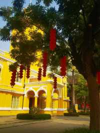 🌸 Golden Walls & Red Blossoms — A Literary Spring at Zhongshan Library
