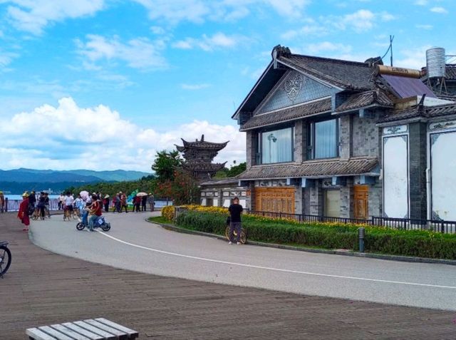 ทะเลสาบเอ๋อร์ไห่ (Erhai Lake) ทะเลสาบเอ๋อร์ไห่ (Erhai Lake)
