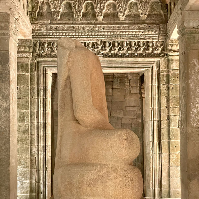The spiritual devotion of the Khmer Empire 👫😎👍😍🌸❤️