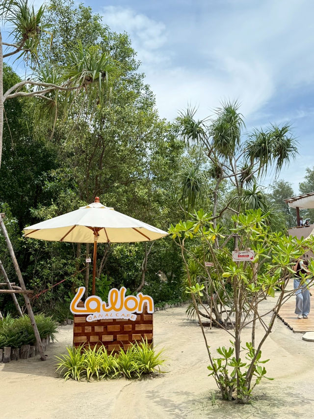 Lawon Canal Café คาเฟ่บรรยากาศริมน้ำ