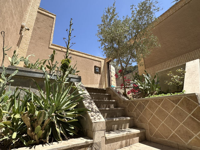 🌟 Sarv Restaurant – Near the Fire Temple, Yazd 