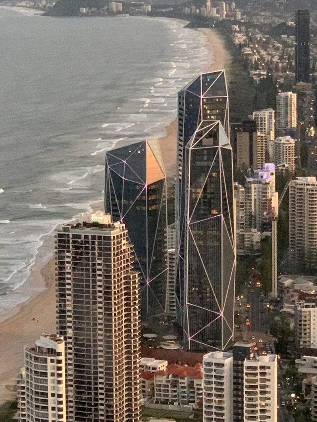 SkyPoint 觀景台：高空視野下的黃金海岸 ✨