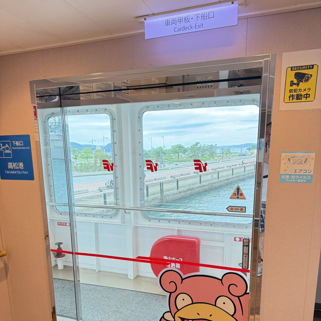 從高松港前往小豆島~呆呆獸彩繪渡輪超棒! 從高松港前往小豆島~呆呆獸彩繪渡輪超棒!