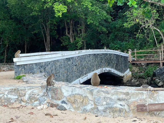 🌴🌊 Ao Nang Beach – Krabi’s Vibrant Seaside Escape 🏖✨