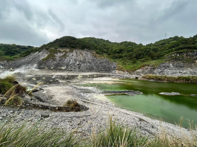 🌋 Xiaoyoukeng – The Volcanic Heart of Yangmingshan 🌿
