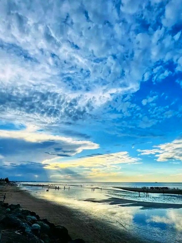 🌴 Muscat Escape: Luxury Stay & Qurum Delights ✨