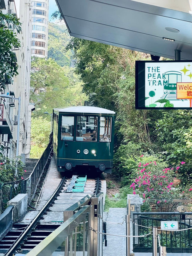 The peak tram, Hong Kong 🚊