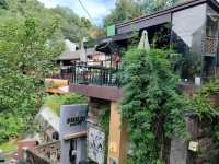 Old Dreams in the Mountain City: A Stroll Through Xiahao Li